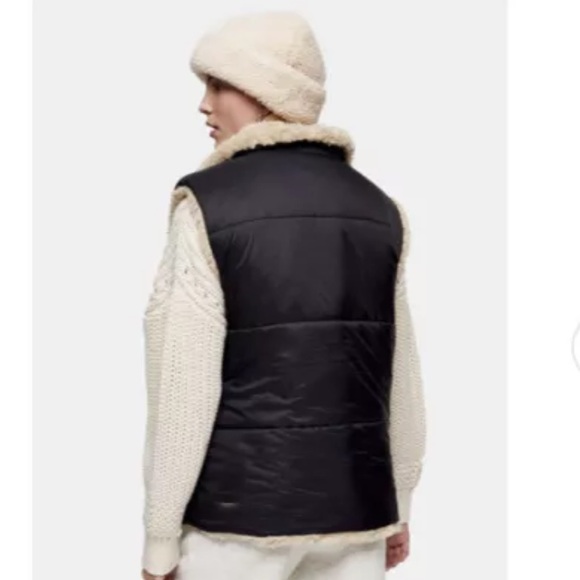 Topshop puffer vest jacket with reversible sherpa lining in black sz M - Picture 2 of 7
